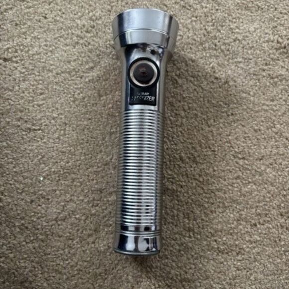 Eveready Energizer Union Carbide Vintage Metal Flashlight - Picture 1 of 6